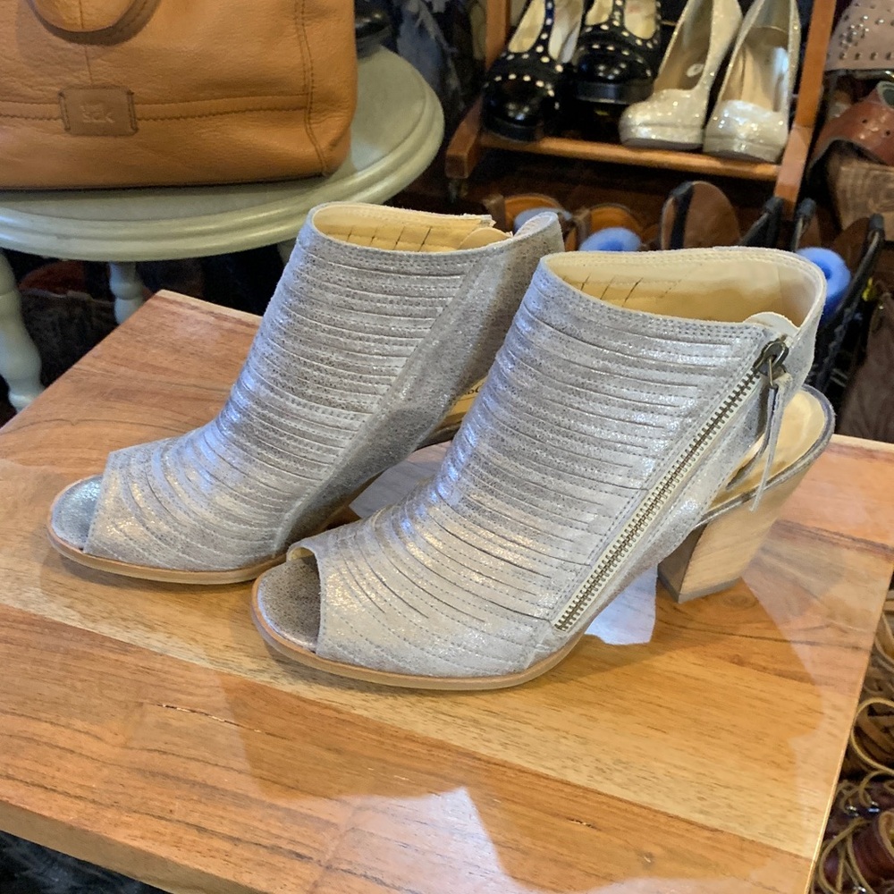 Paul Green Silver Peep-Toe Heels